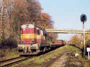 742.072-2 přijíždí do místa souběhu tratí 238 a 016, 9.11.2003
