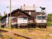 751.236-1 a 751.038-1, staré časy na nádraží Chrudim město, psal se rok 2002