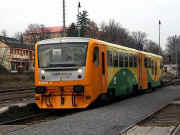 Na trati 238 futuristicky působící 814.001-4 se v Chrudimi představila 23.11.2005