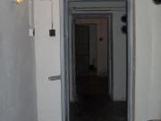 Pohled vstupní chodbou nazpět k východu
