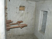 sten zachoval steleck stolek, zaslepen bon stlna a vchod do mstnosti
