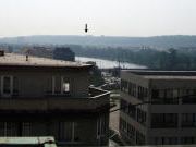 Výhled ze střechy na východ (Holešovice, Libeň, Karlín, Žižkov – označena pozorovatelna na Pražačce)