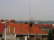 Výhled ze střechy k severu (sídliště Bohnice a Kobylisy)