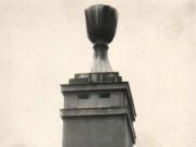 Poválečný snímek zvonice, pozorovatelny a kalicha